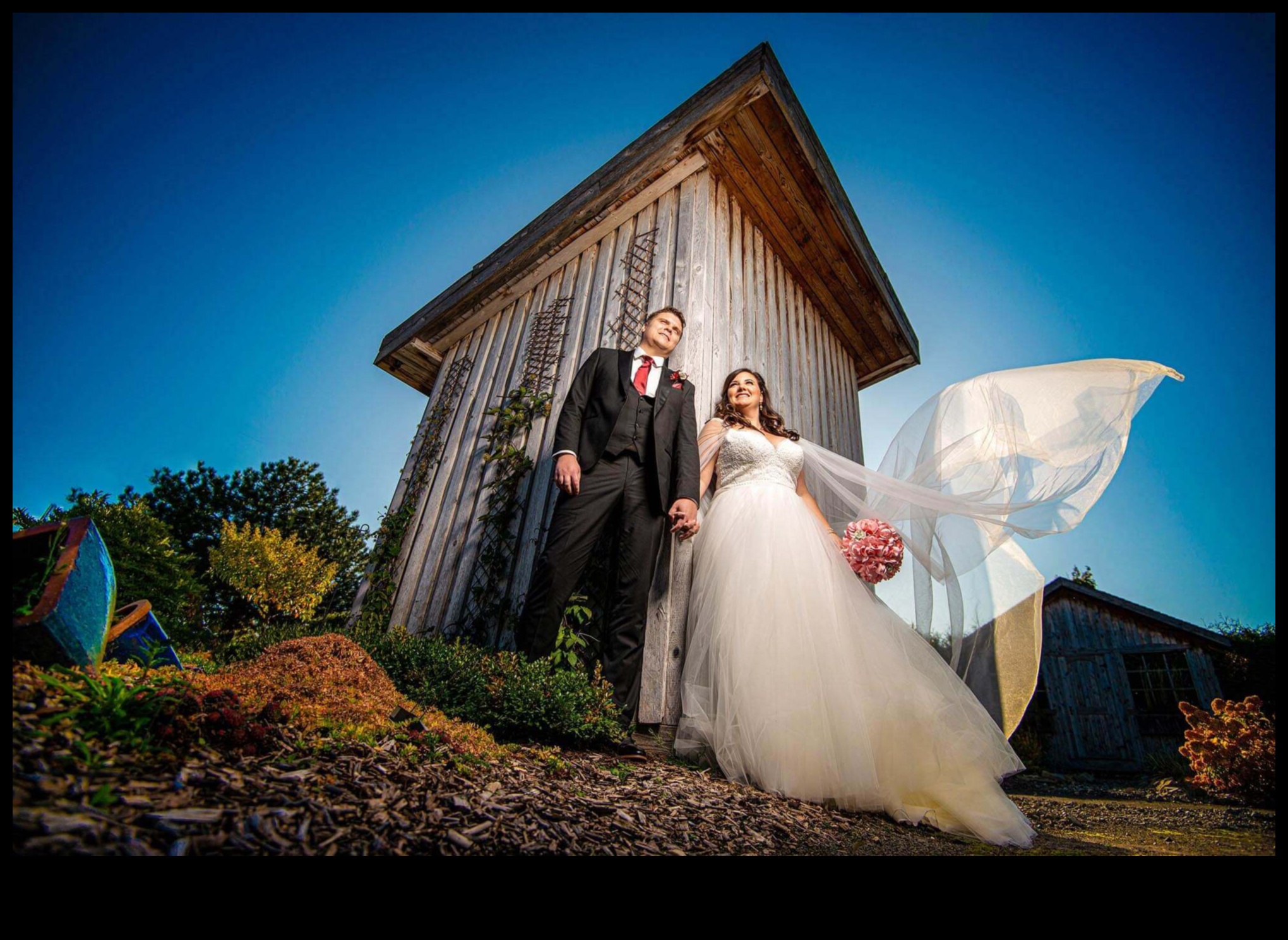 Cum influențează peisajele designul sesiunilor de fotografie de nuntă în aer liber?