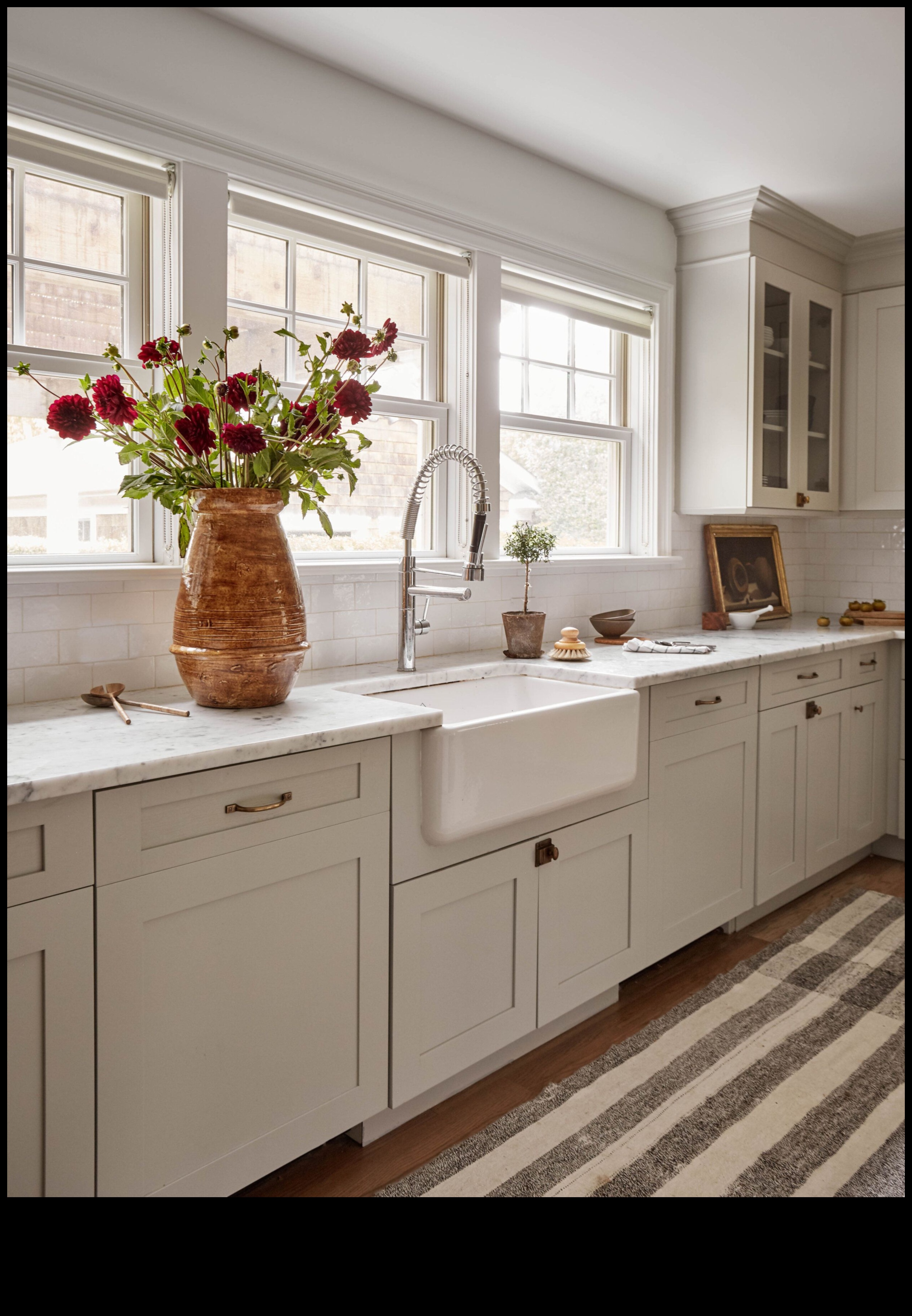 Care sunt cele mai bune moduri de a folosi marmura în designul bucătăriei pentru o senzație de lux?