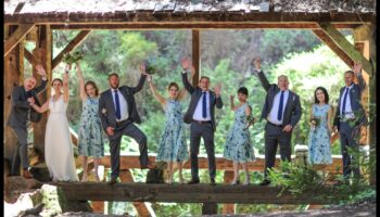 Cum influențează peisajele designul sesiunilor de fotografie de nuntă în aer liber?