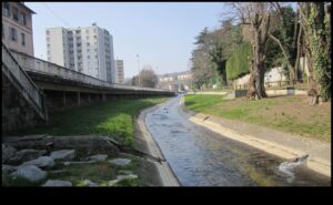 Râuri urbane: căi navigabile care curg prin peisaje urbane